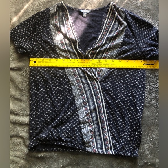 Lucky brand top. SZ small. Wrap style. Blues - Picture 8 of 10